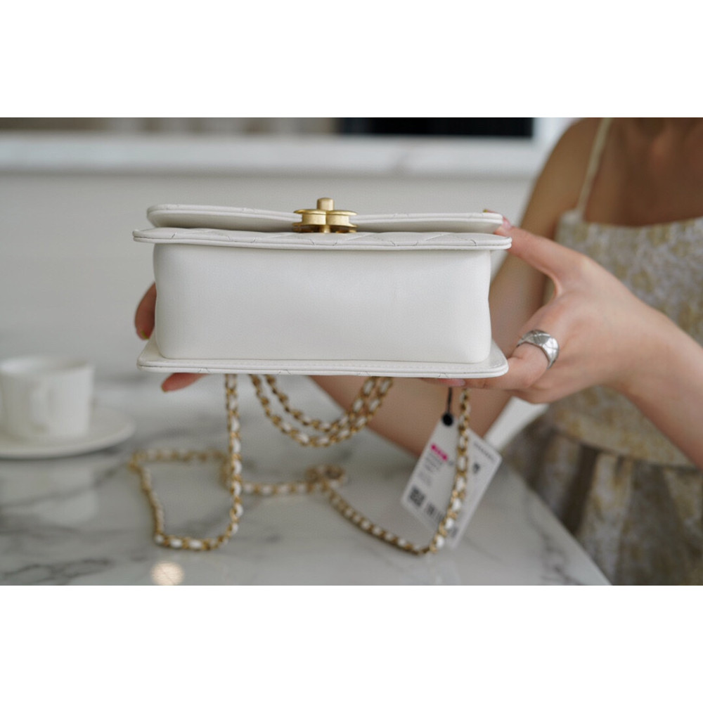 CHANEL MINI PERFECT FIT FLAP BAG CHANEL MINI PERFECT FIT FLAP BAG