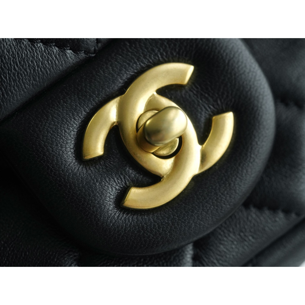 CHANEL PEARL CRUSH MINI FLAP BAG CHANEL PEARL CRUSH MINI FLAP BAG