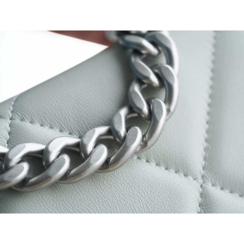 CHANEL 19 WALLET ON CHAIN