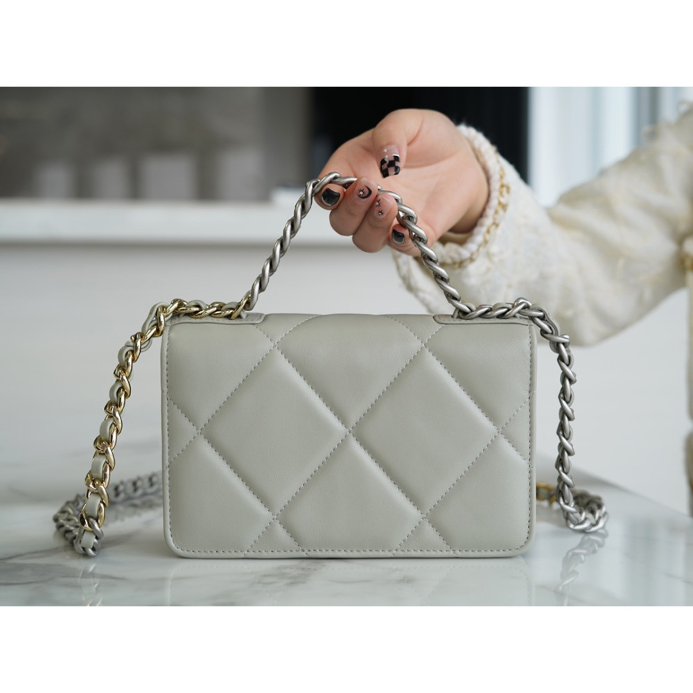 CHANEL 19 WALLET ON CHAIN