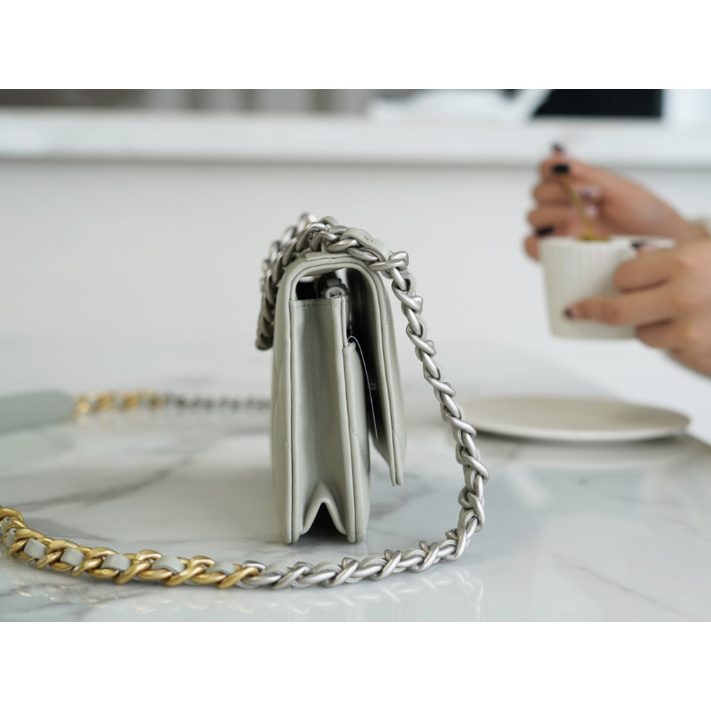 CHANEL 19 WALLET ON CHAIN