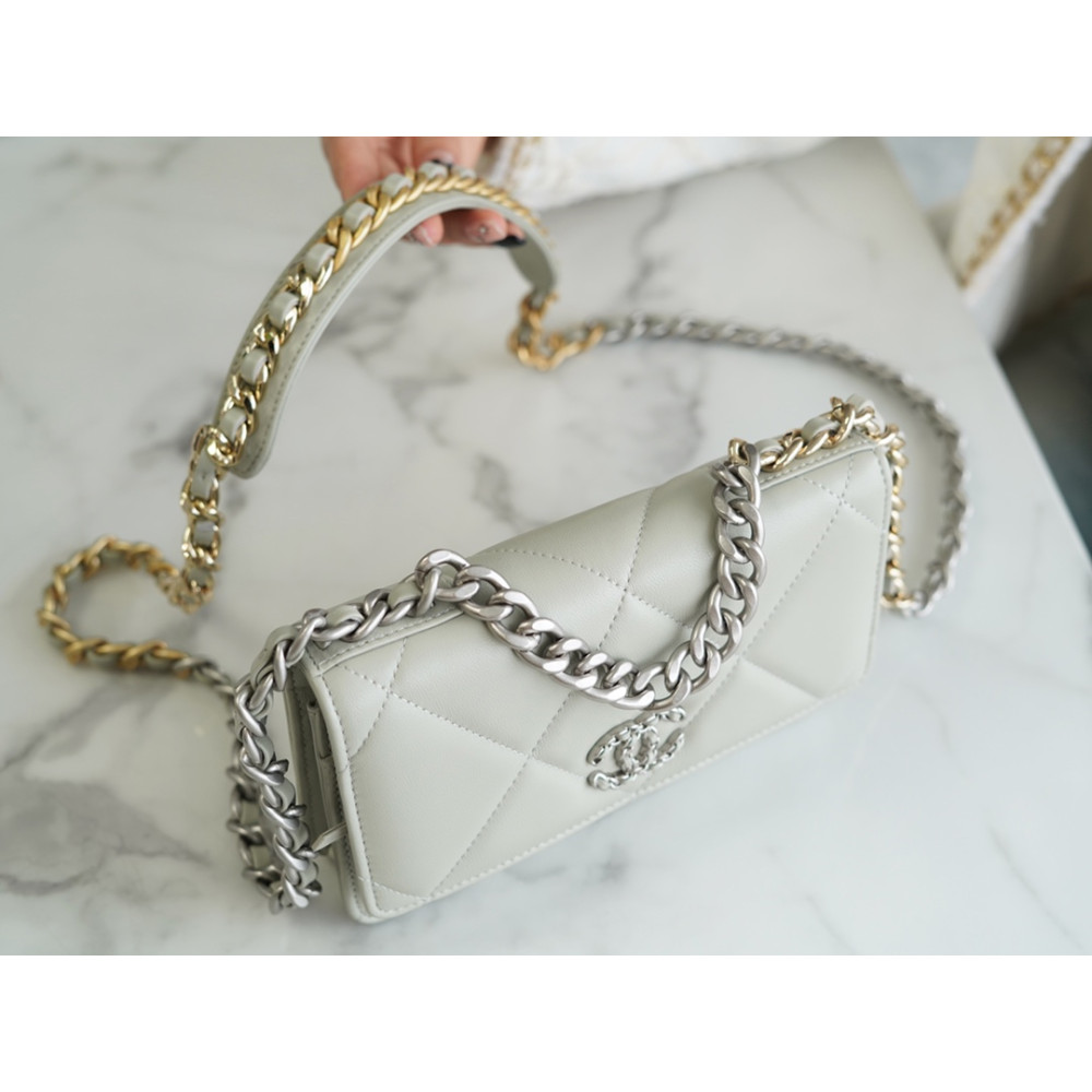 CHANEL 19 WALLET ON CHAIN