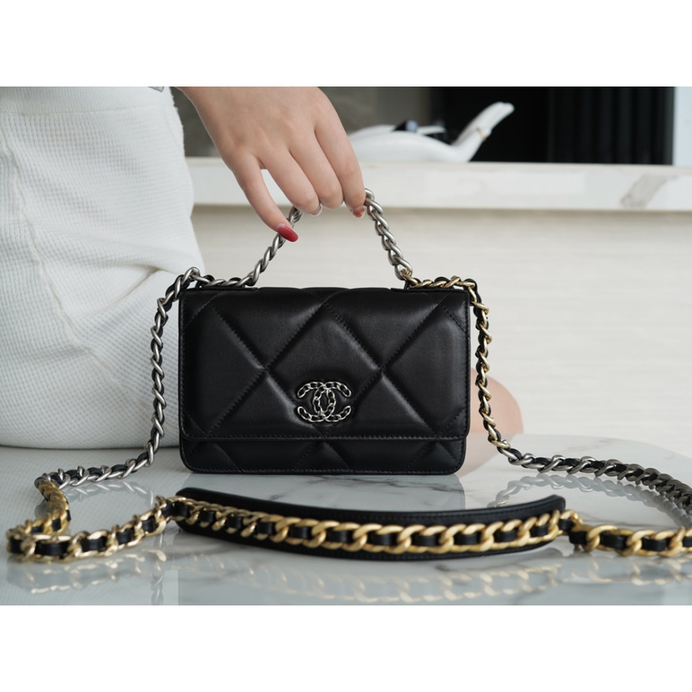 CHANEL 19 WALLET ON CHAIN