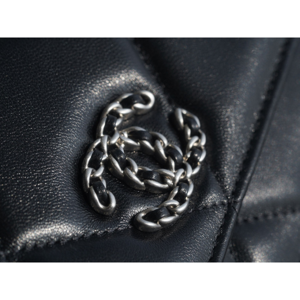 CHANEL 19 WALLET ON CHAIN