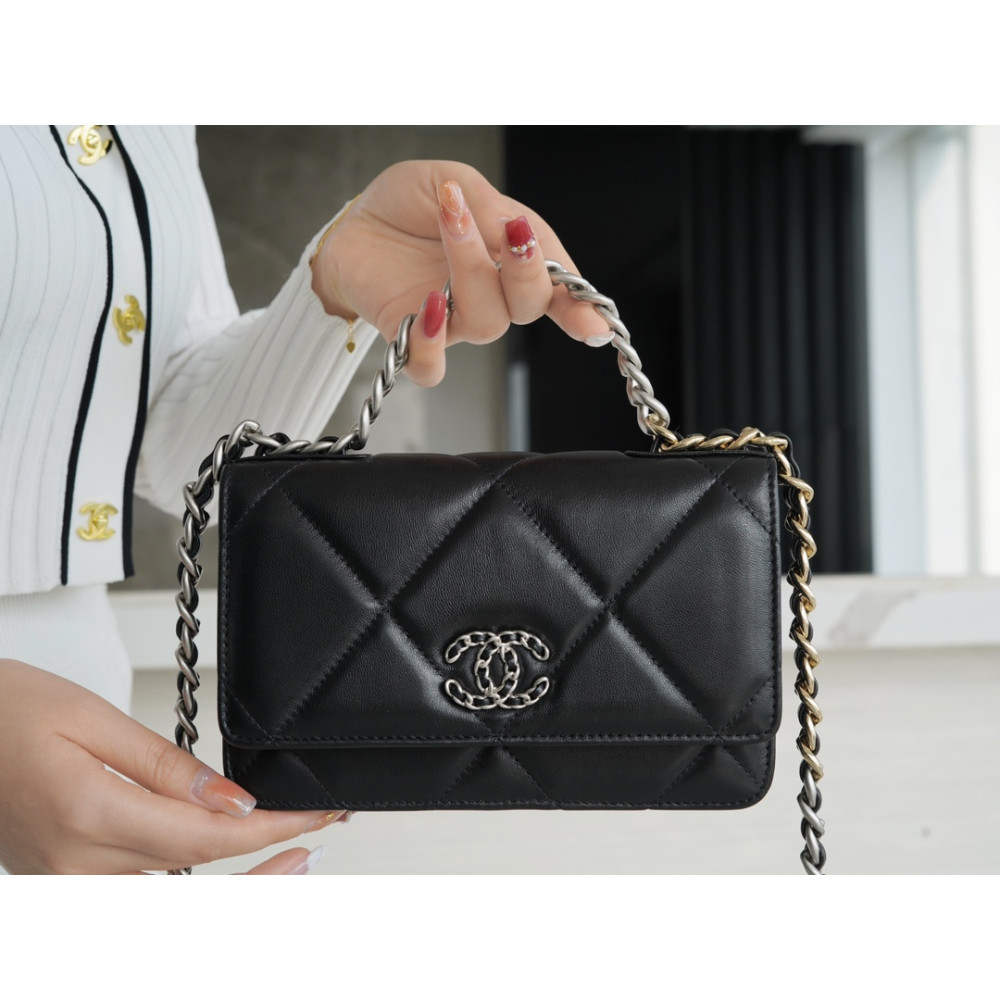 CHANEL 19 WALLET ON CHAIN