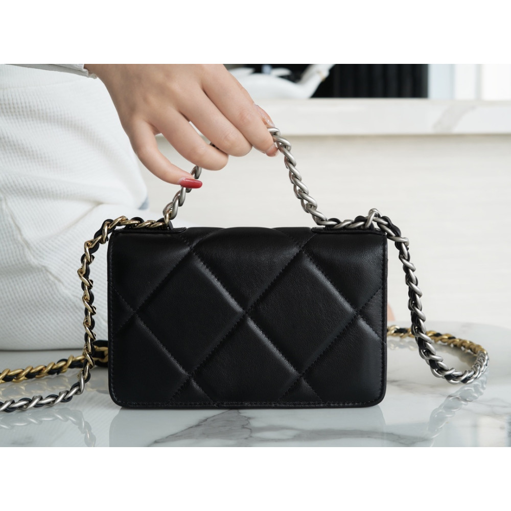 CHANEL 19 WALLET ON CHAIN