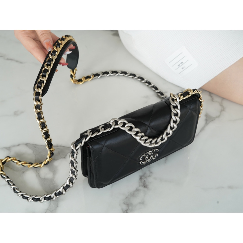 CHANEL 19 WALLET ON CHAIN