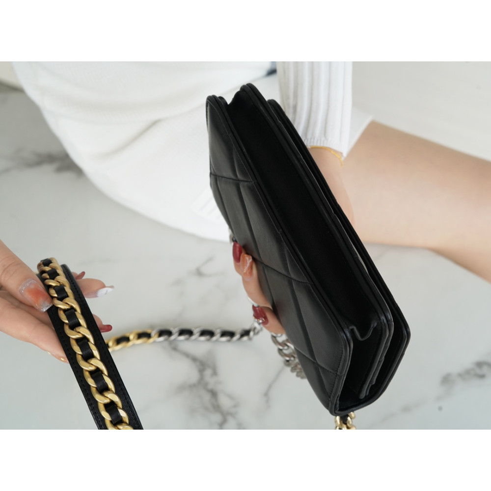 CHANEL 19 WALLET ON CHAIN