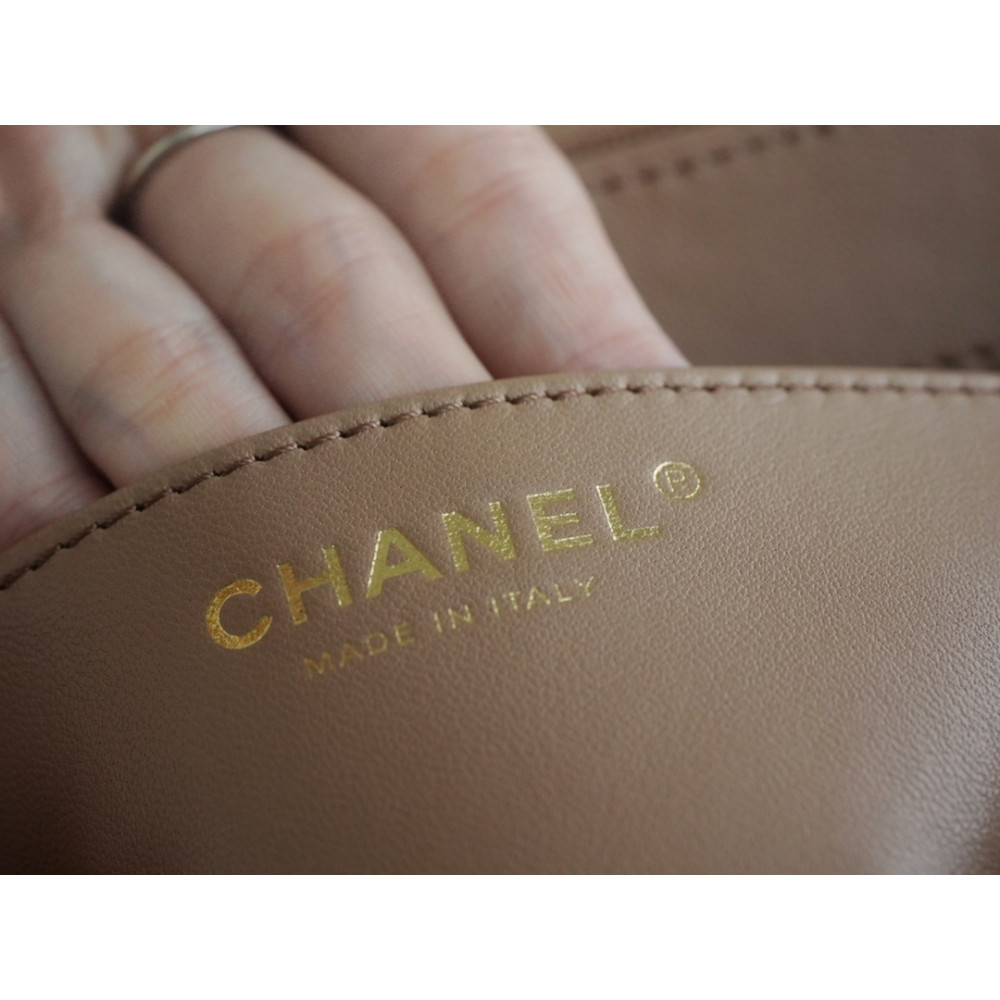 CHANEL MEDIUM PILLOW CRUSH FLAP BAG CHANEL MEDIUM PILLOW CRUSH FLAP BAG
