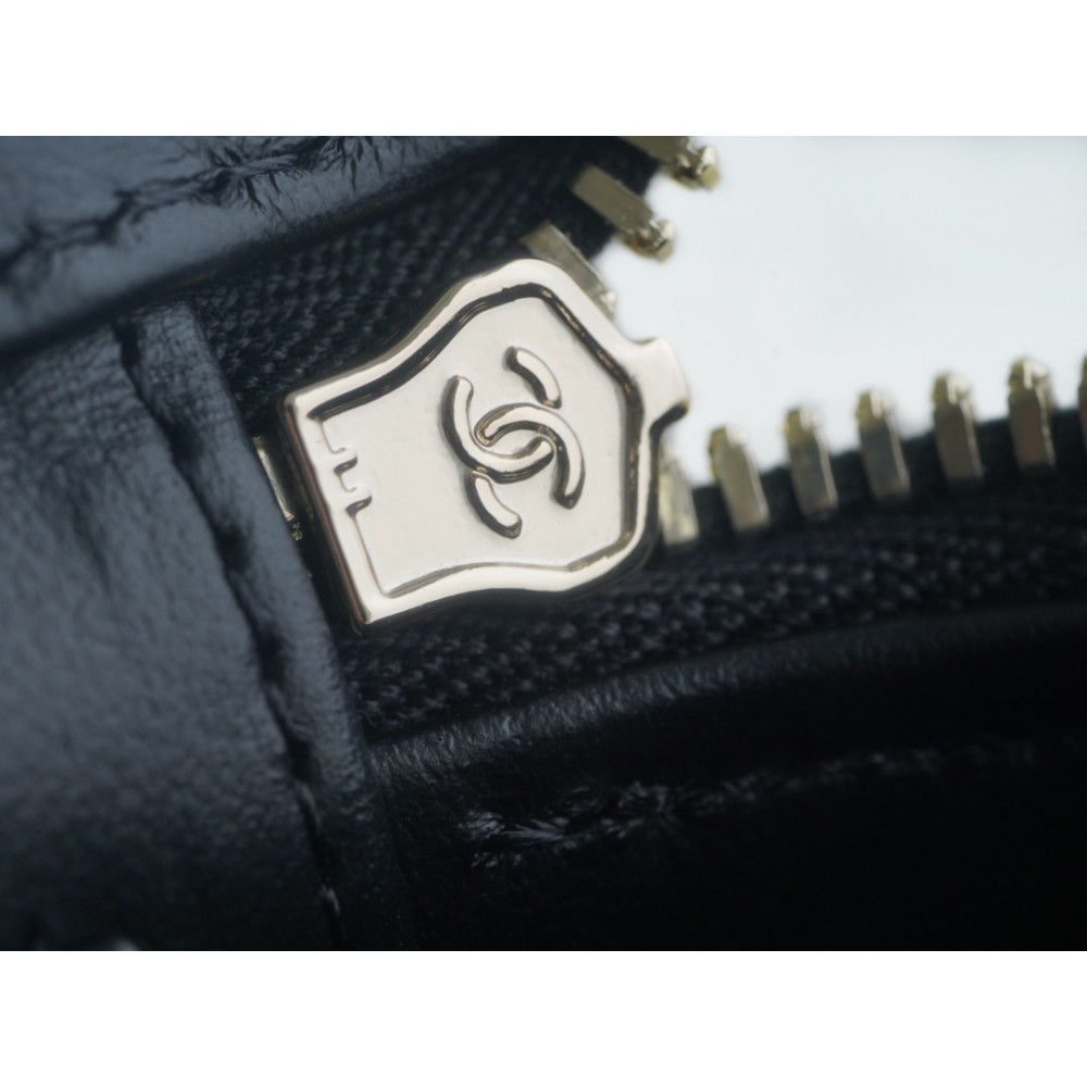 CHANEL PICK ME UP VANITY CACE CHANEL PICK ME UP VANITY CACE