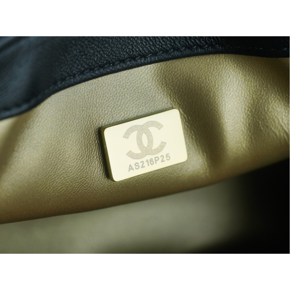 CHANEL PEARL CRUSH MINI FLAP BAG CHANEL PEARL CRUSH MINI FLAP BAG