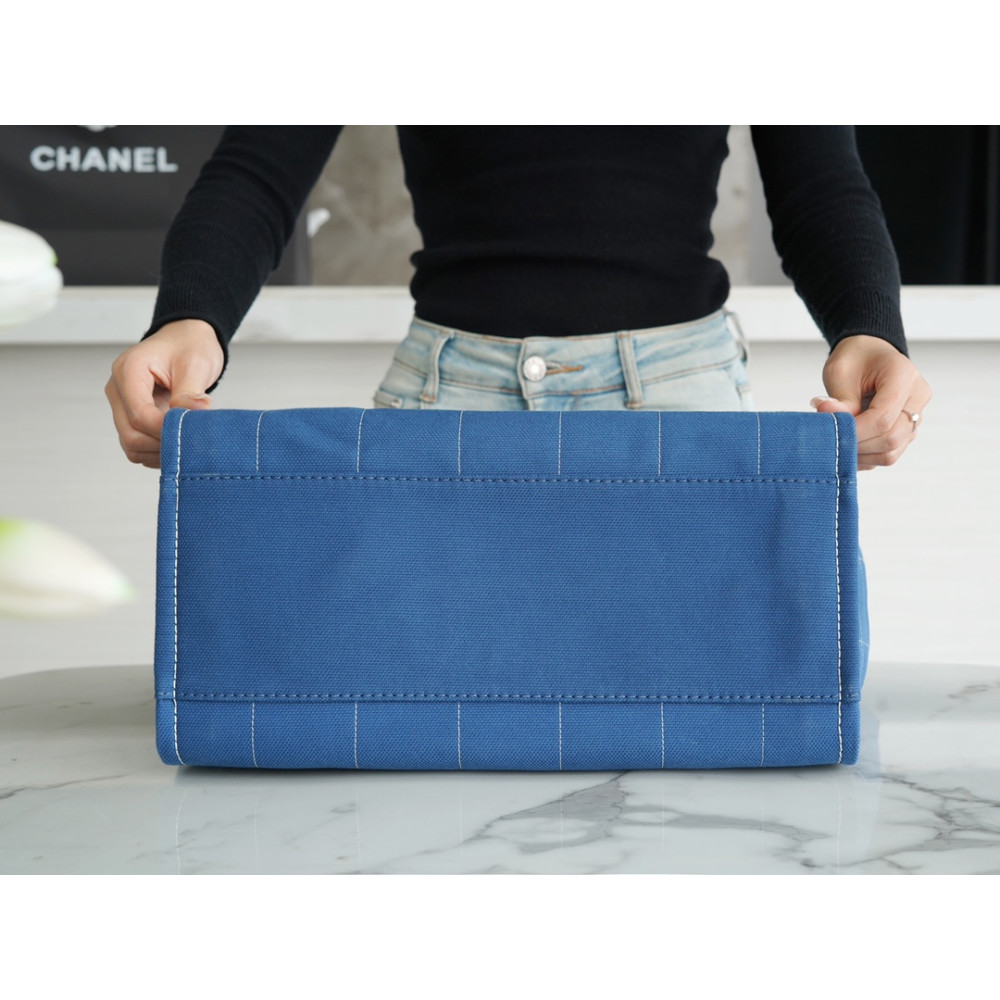 CHANEL MEDIUM DEAUVILLE TOTE BAG
