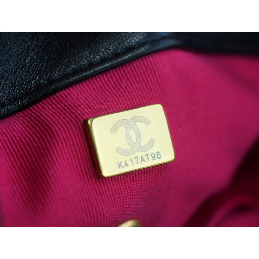 CHANEL MINI HEART SQUARE FLAP BAG CHANEL MINI HEART SQUARE FLAP BAG