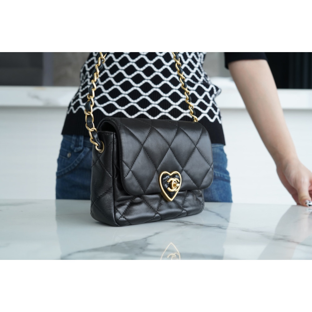 CHANEL MINI HEART SQUARE FLAP BAG CHANEL MINI HEART SQUARE FLAP BAG