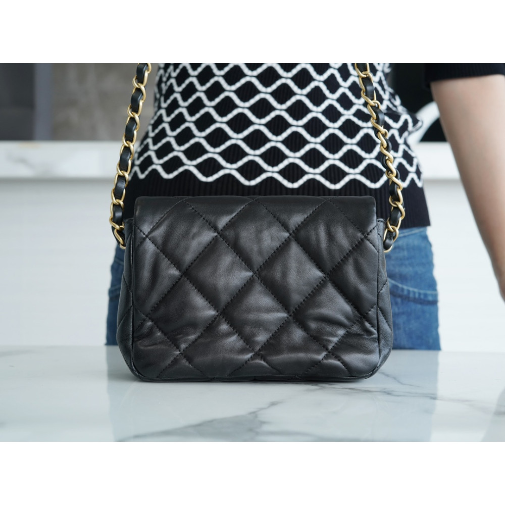 CHANEL MINI HEART SQUARE FLAP BAG CHANEL MINI HEART SQUARE FLAP BAG