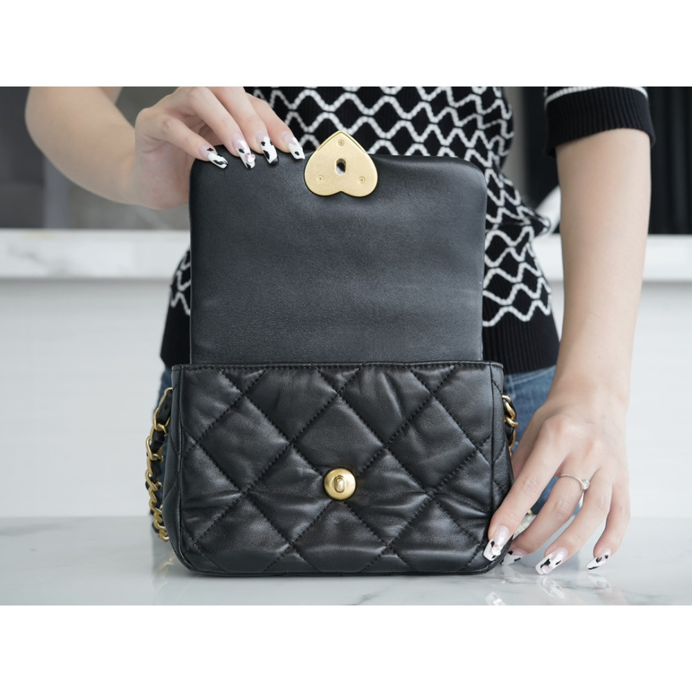 CHANEL MINI HEART SQUARE FLAP BAG CHANEL MINI HEART SQUARE FLAP BAG