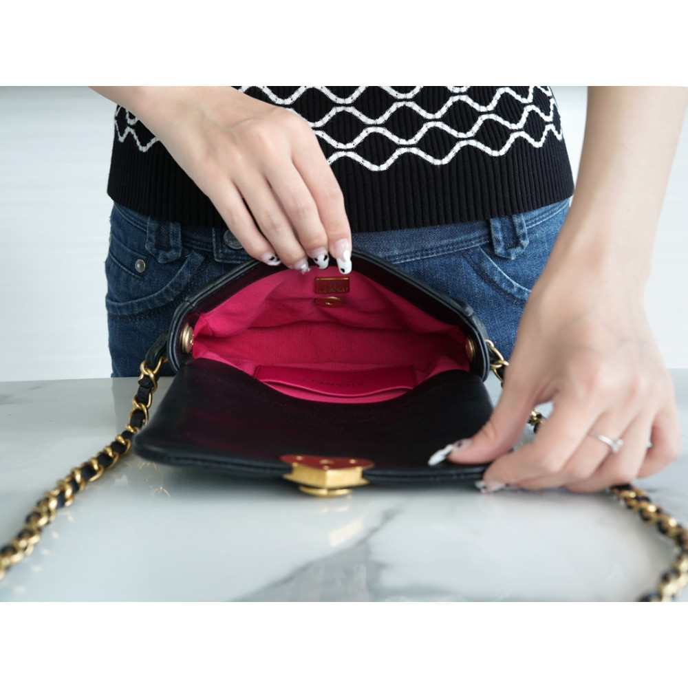 CHANEL MINI HEART SQUARE FLAP BAG CHANEL MINI HEART SQUARE FLAP BAG