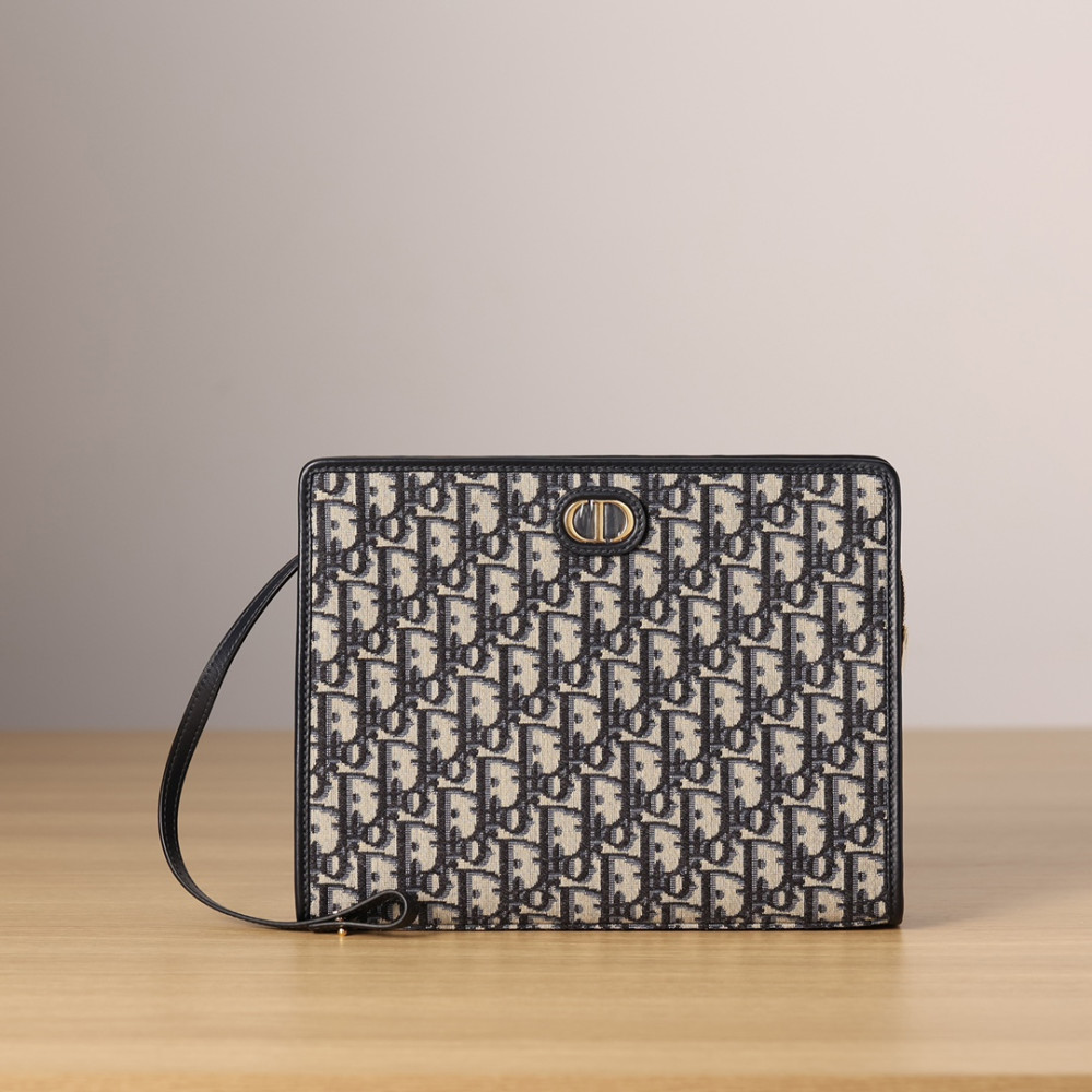 MEDIUM 30 MONTAIGNE POUCH