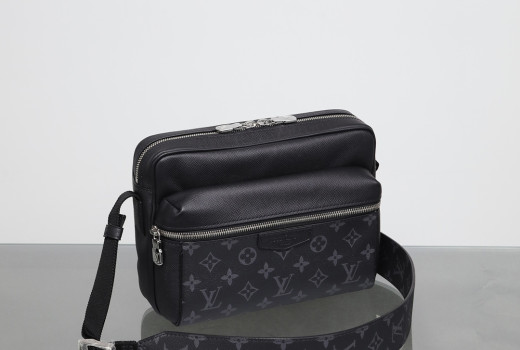 Outdoor Messenger M30233 Details